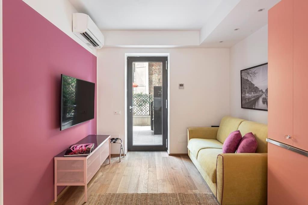 Amazing Apartment In Duomo Милано Екстериор снимка