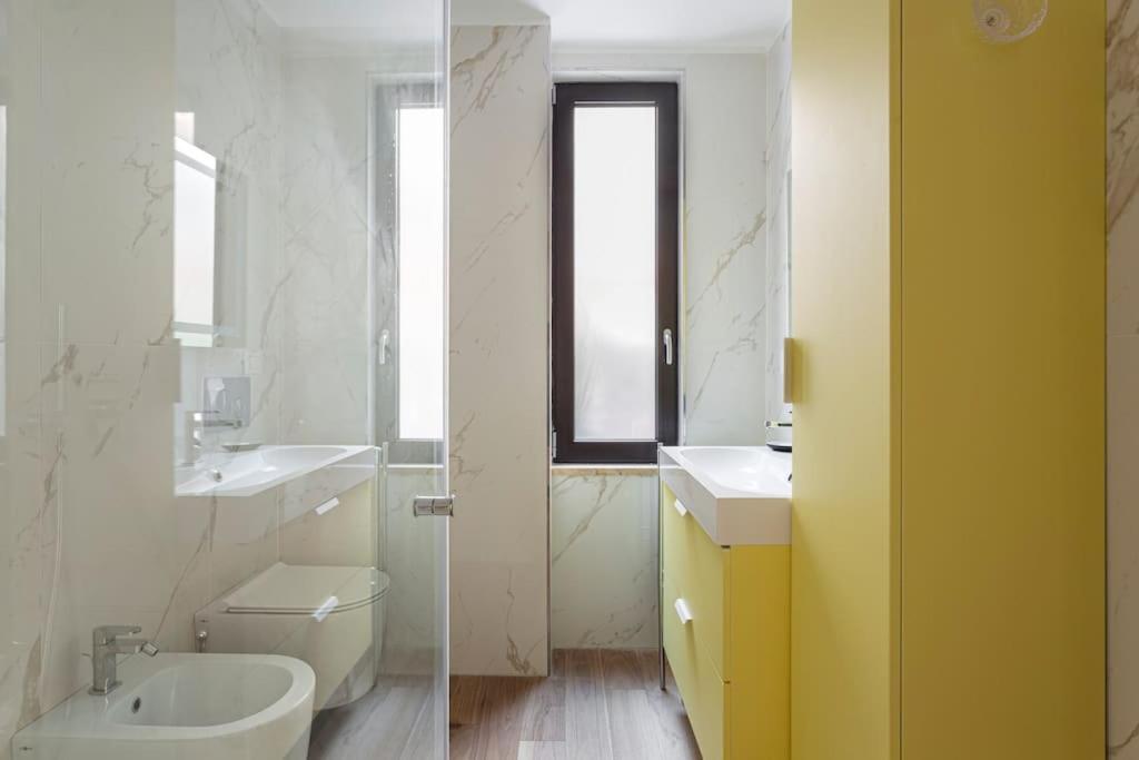 Amazing Apartment In Duomo Милано Екстериор снимка