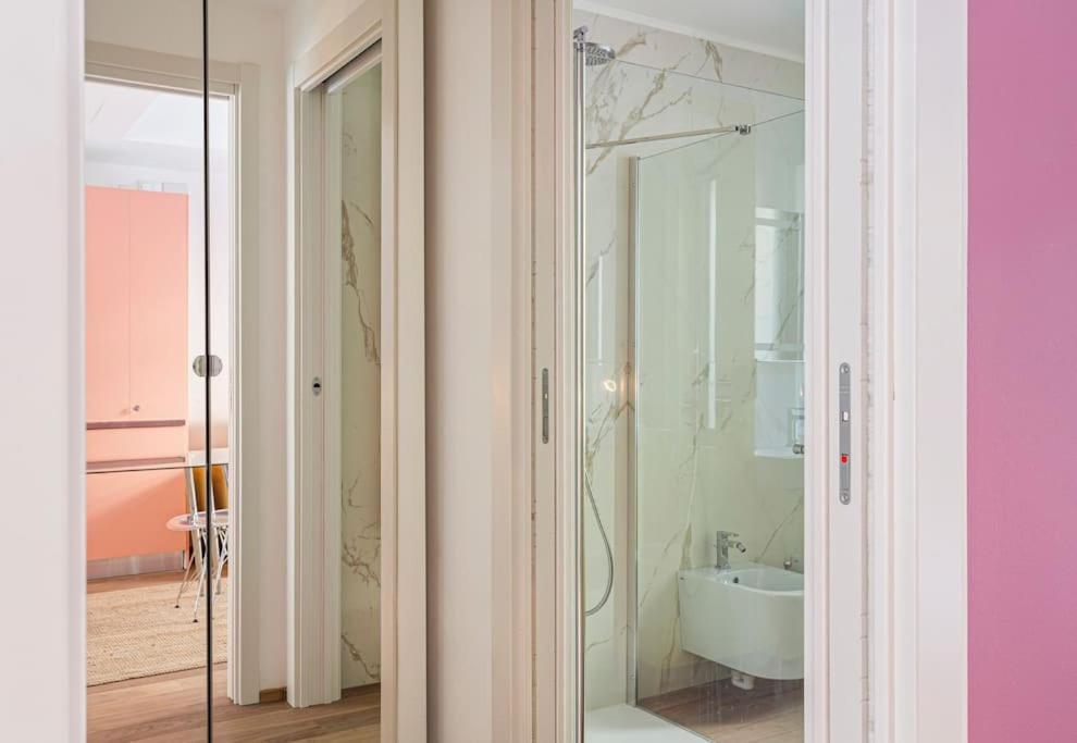 Amazing Apartment In Duomo Милано Екстериор снимка
