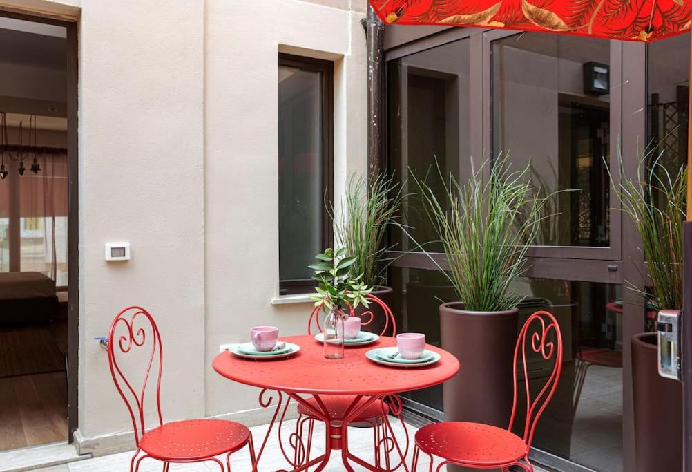 Amazing Apartment In Duomo Милано Екстериор снимка